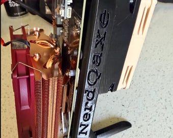 NerdQaxe Stand - 60 MM oder 92 mm Fan Port, Heatset Messinggewinde, Dual belüfteter Kühlständer