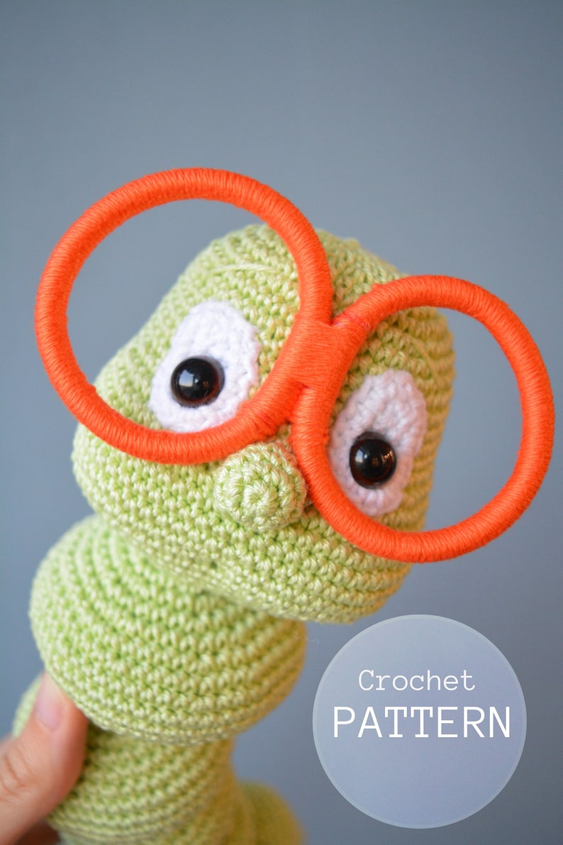 OLIVER the Bookworm Crochet PATTERN [amigurumi, Green, Earth Worm] - Etsy