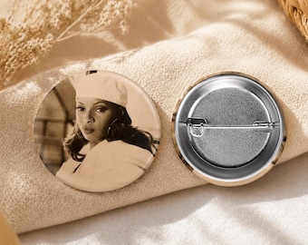 Mary J. Blige Vintage Button Pin – 1.5” Round Hip Hop Soul Icon Pin, Retro 90s Music Button, Statement Jacket Tote Bag Accessory, Fan Gift