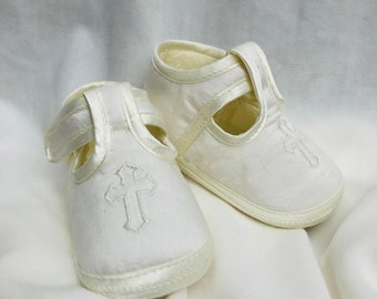 Christening booties, personalised christening shoes, christening shoes, christening gift, godparents gift, baptism shoes,