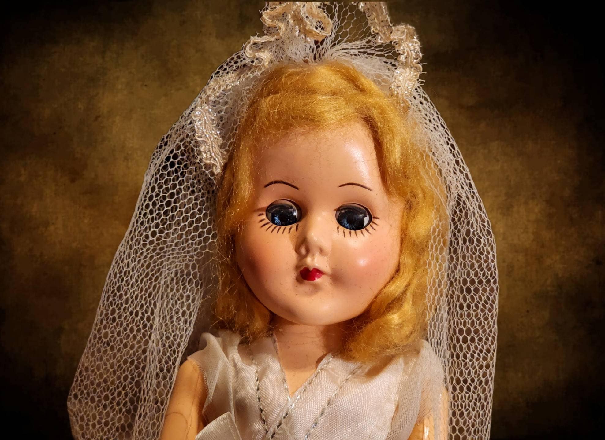 MAGNIFIQUE grande poupée de mariée vintage des années 70