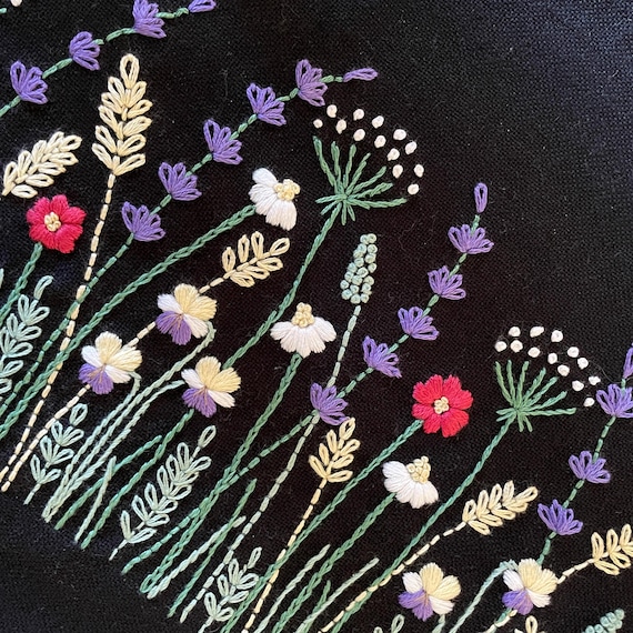 黒のトートバッグ用ワイルドフラワー刺繍パターン、DIY花柄デザイン