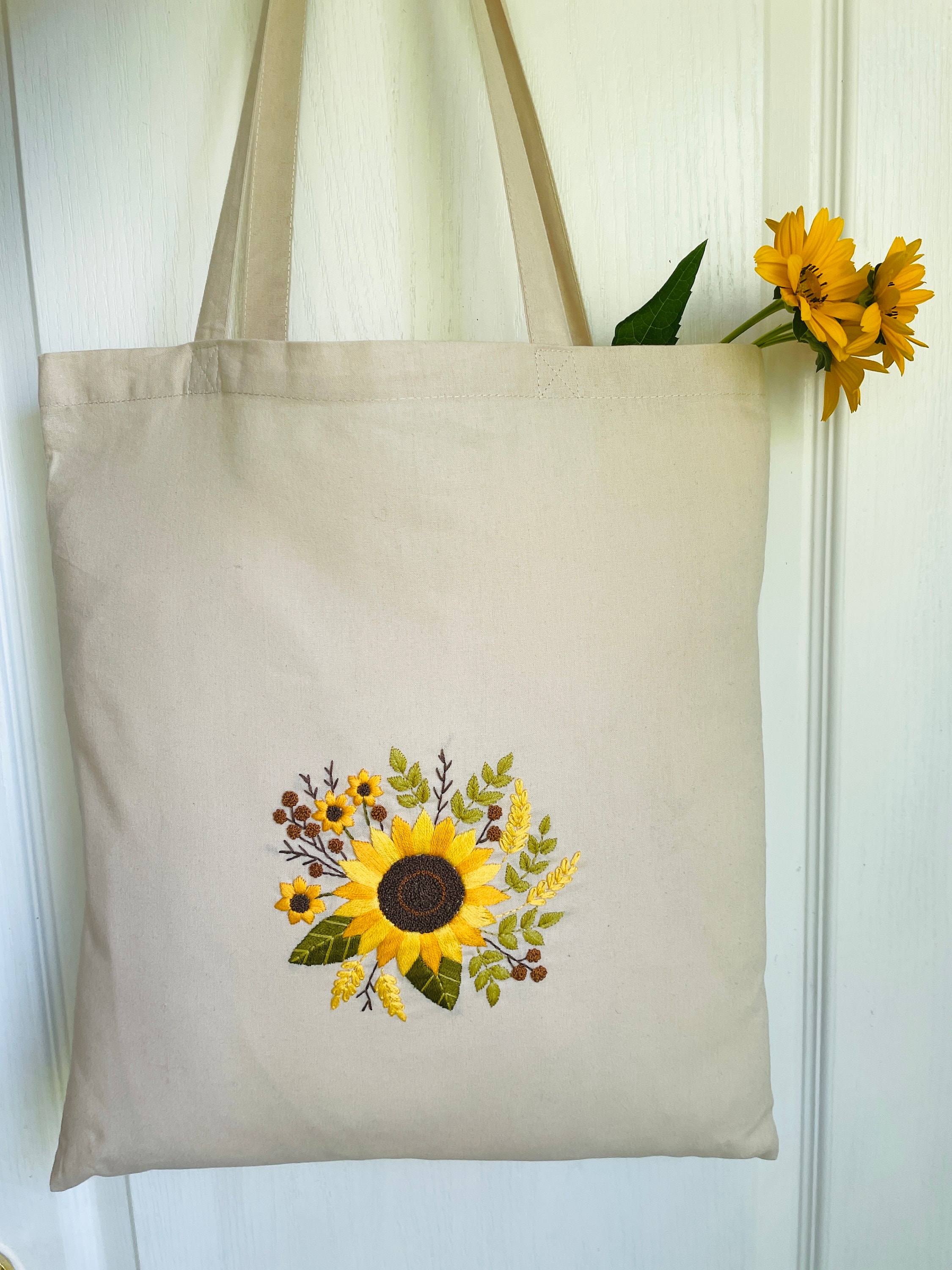 トートバッグのひまわり刺繍パターン、ショッピングバッグの手刺繍