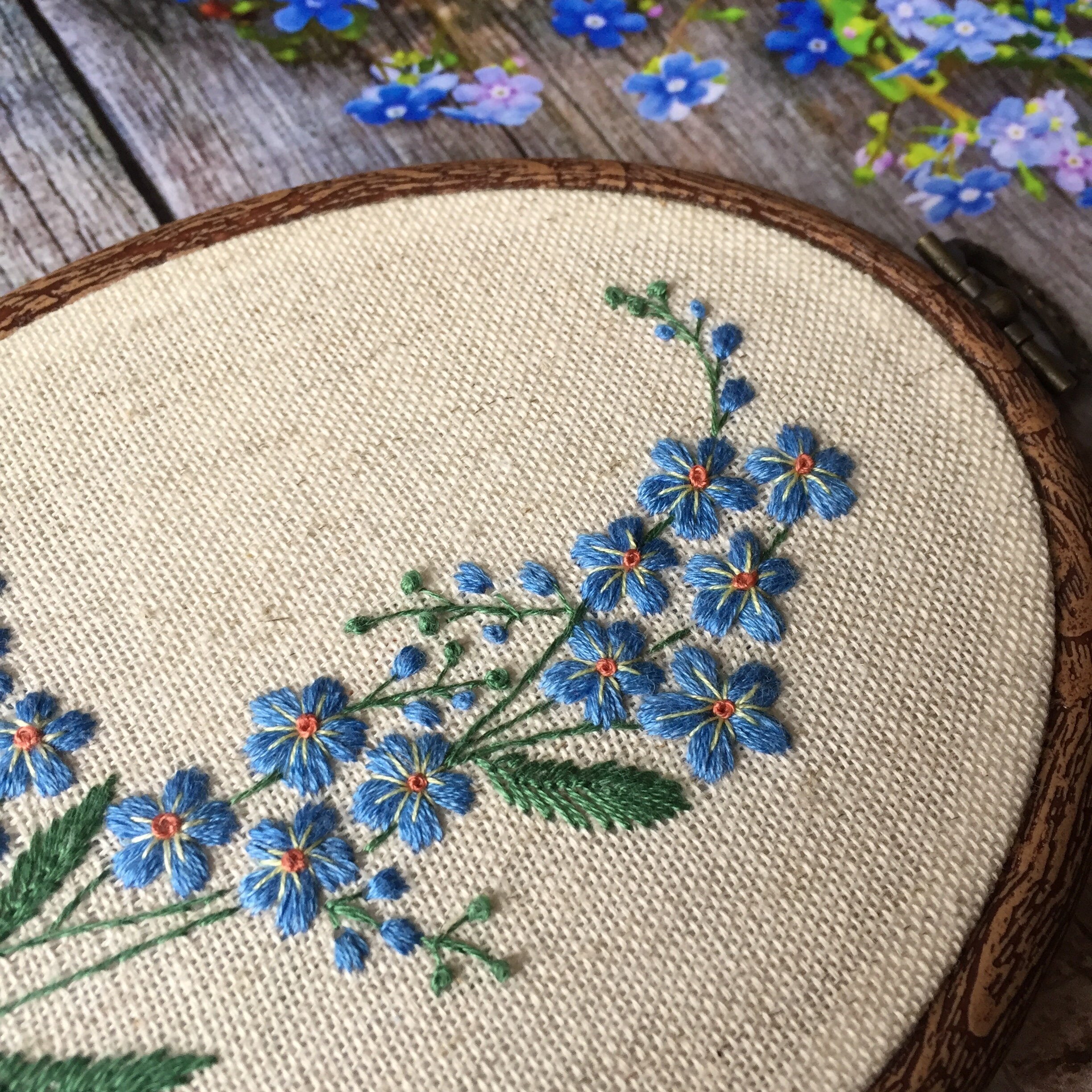 忘れな草の刺繍パターン、楕円形のヴィンテージ植物デザイン、DIYの