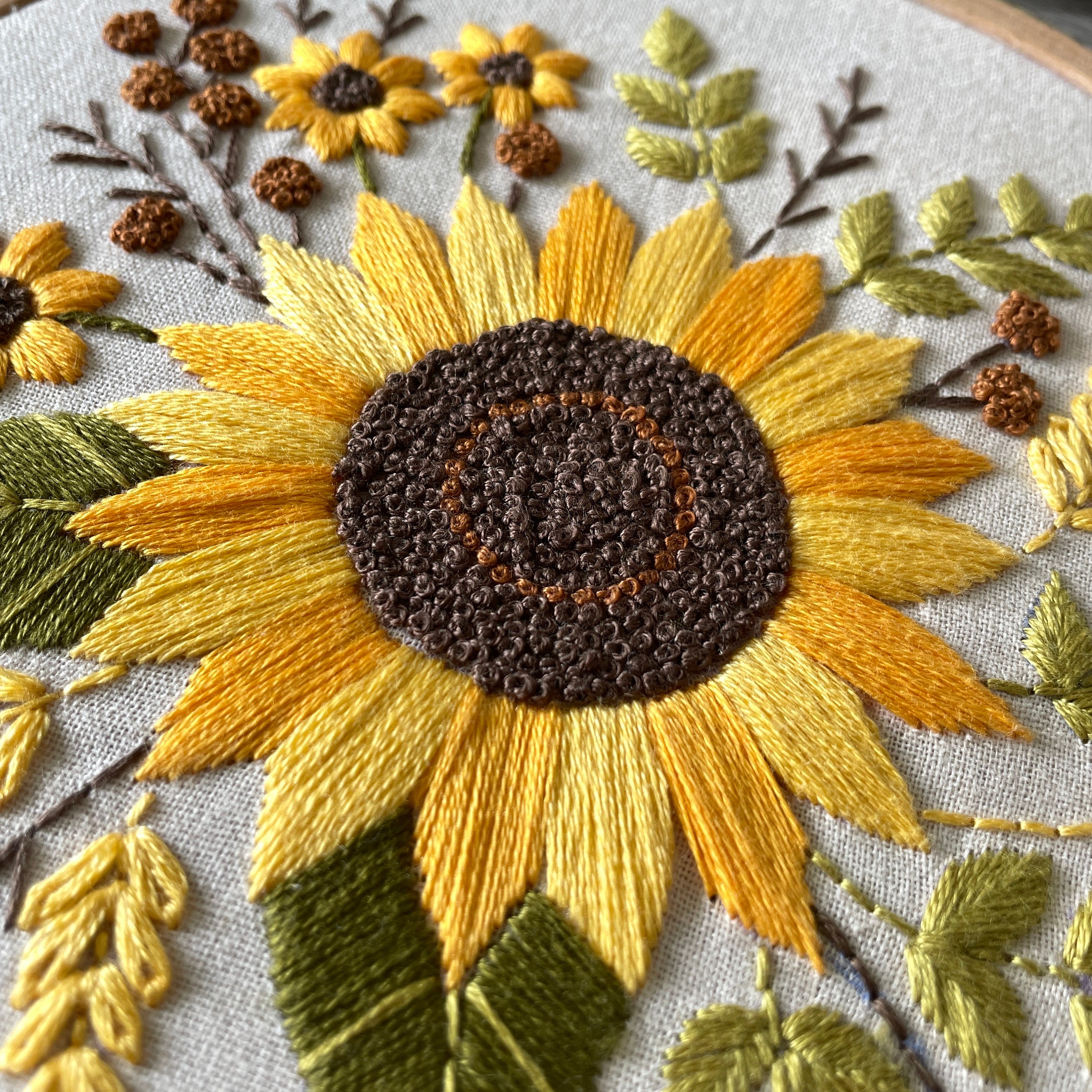 トートバッグのひまわりの刺繍パターン、ショッパーの手刺繍デザイン