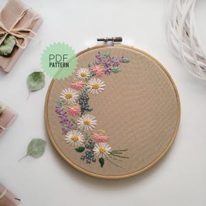 Wreath of wildflowers embroidery pattern 6”, Floral hand embroidery pattern PDF, Needlepoint DIY design