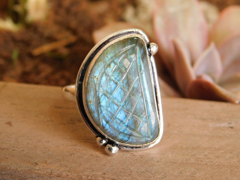 Carving Labradorite Ring* Sterling Silver Ring* Labradorite Cabochon Ring* statement ring* Labradorite gemstone Ring* blue fine ring* A339