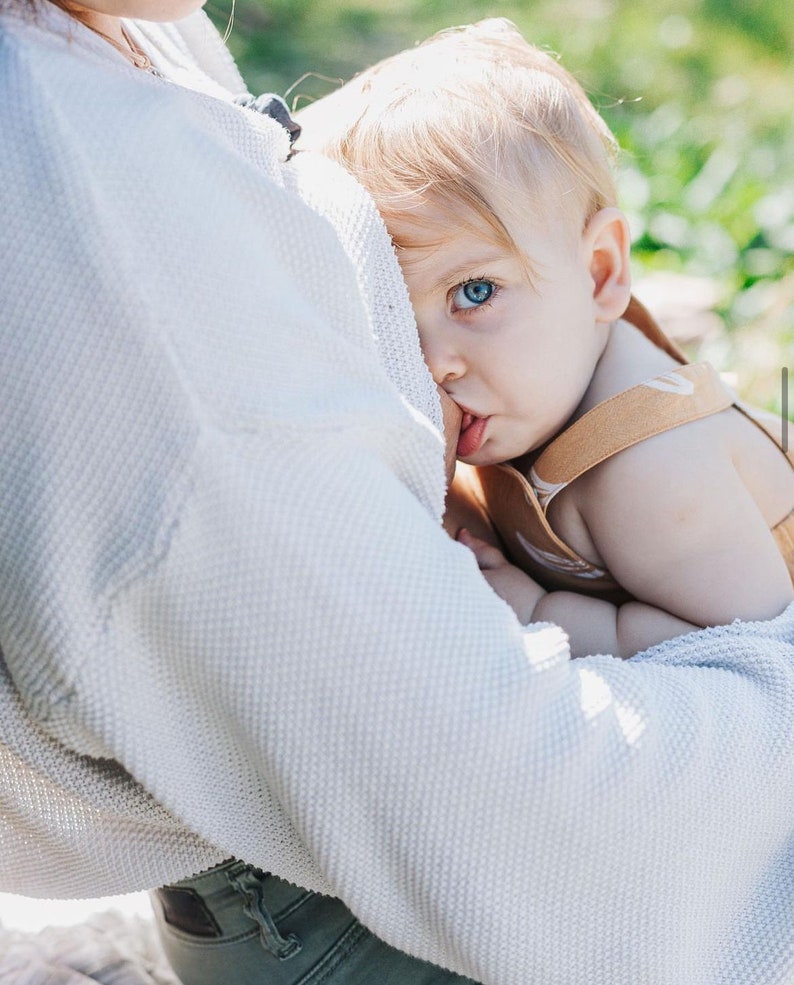 Breastfeeding Mom Essential: Handcrafted Nursing Bracelets for Maternity Wear imagen 1