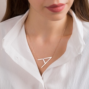 Collar Alexis, collar grande con inicial de lado, icono grande, collar con letras doradas, collar de estrella Alexis de Schitt's Creek, regalos de Navidad
