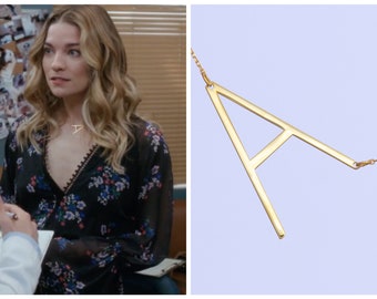 Alexis ketting, grote initiële zijwaartse ketting, grote icon ketting, gouden letter ketting, Schitt's Creek's Star Alexis 'ketting