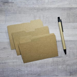Petites chemises de classement, 4-7/8" de large x 3-5/8" de haut, lot de 9 chemises de classement kraft, avec 3 onglets, idéales pour les journaux indésirables, le stockage d'éphémères, le collage