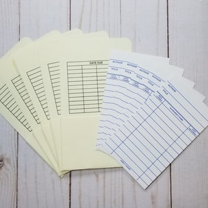 Jeu de 25 cartes de livres de bibliothèque avec pochettes en option, cartes de date d'échéance, 3 x 5 po, idéales pour écrire un journal indésirable ou pour réserver des articles de fête