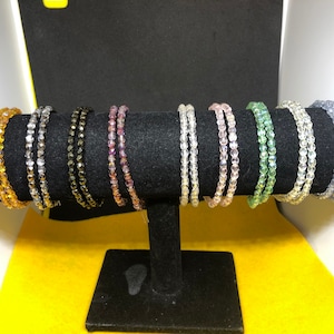 Stapelbart armband av tjeckisk kristall: Eldpolerade 4 mm pärlor