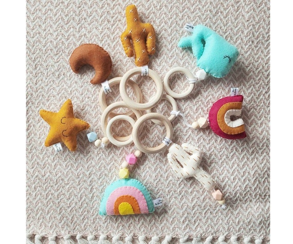 toys to hang on baby gym