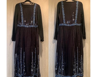 Vintage Embroidered Black Jacquard Boho Maxi Dress - size Small / UK 10