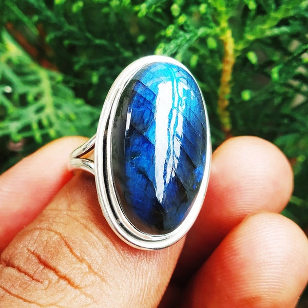 Labradorite Ring, 92.5% Sterling Silver Ring, Dainty ring, Statement Ring, Blue Flashy Ring, Cocktail Ring, Delicate Ring, large stone ring