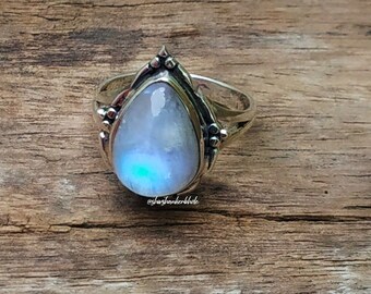 Moonstone ring, 92.5% silver ring, Natural Rainbow moonstone, Blue Flashy Stone ring, Statement ring,Tiny Ring,Bohemian ring,Minimalist ring
