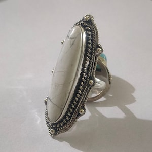 Witte howliet ring, 92,5% zilveren ring, lange ring, witte turkoois ring, witte buffel ring, 40X10mm stenen ring, brede band ring, designer