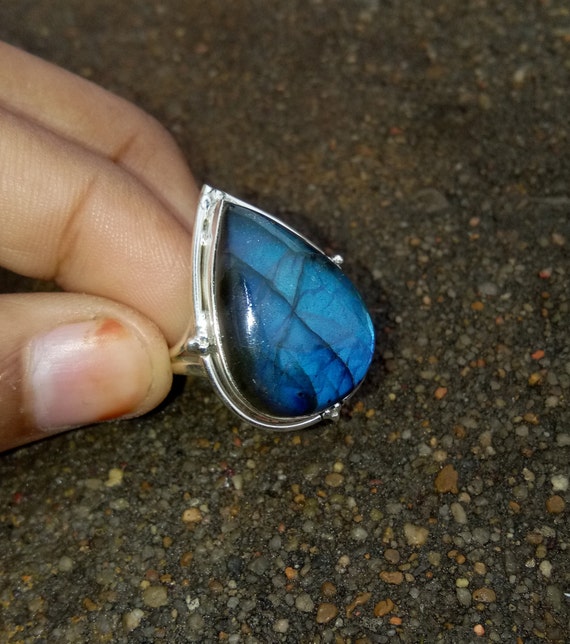 Zilveren ring met een labradoriet