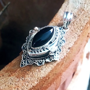 Black Onyx Box Pendant,92.5% Silver Pendant,Poison Box Pendant,Handmade Box Pendant,Eye Shape Stone Pendant,Black Onyx Jewelry,Gifts for her