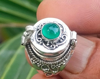 Onyx ring, 92.5% silver ring, Green onyx ring,Wide Band ring. men signet ring,Storage Box ring,Designer Ring,Pill Box Ring,Boho Wedding Ring