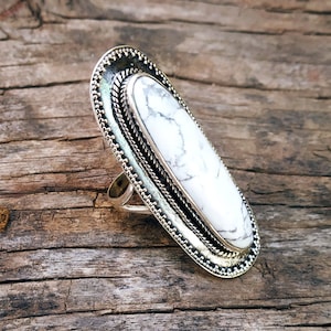 Witte howliet ring, 92,5% zilveren ring, lange ring, witte turkoois ring, witte buffel ring, 40X10mm stenen ring, brede band ring, designer