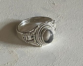 White Howlite Ring, 92.5% silver ring, 10x14mm stone ring, White Buffalo Ring, White Turquoise Ring, Statement ring, Best Gifts for Mom &SIS