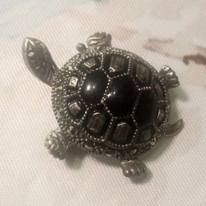Sterling marcasite black onyx mini turtle shaped brooch pin