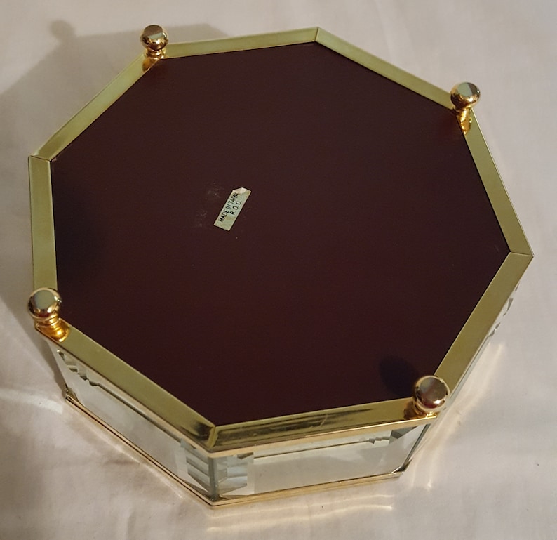 Excellent medium octagon brass beveled etched glass morning glory hinge lid footed vanity dresser trinket jewelry casket display box mirror