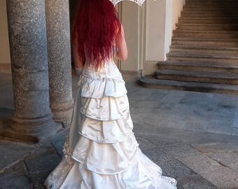 Historic Victorian 1880 Dress with Bustle Crinoline for Women in Taffeta or Duchesse Fabric and Lace.