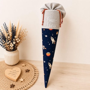 Eenvoudige schoolkegel - Bedrukt met naam - Blauwe raketten - Lichtgrijs - van Sharlene Baby Fashion