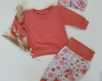 SET - Peach Sweater und Peach Rosen (Peach) Jogging Pants und Stirnband