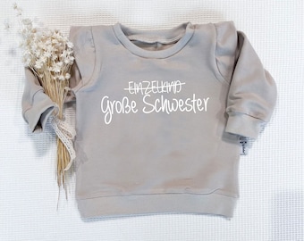 Creme mit Rüschenarm - Einzelkind durchgestrichen - gr. Schwester (weiss) - Sweater von Sharlene Handmade Pullover Sweatshirt