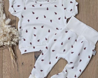 SET - Coccinella - Maglietta e pantaloni da jogging con elastico in vita, bianco crema - di Sharlene Baby Fashion, realizzati a mano in Germania