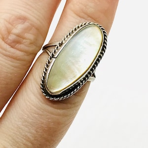 Beautiful Vintage Mother of Pearl Sterling Silver Ring Vintage Shell Ring Vintage Jewelry Vintage Jewelry Woman&#39;s Rings Free Shipping