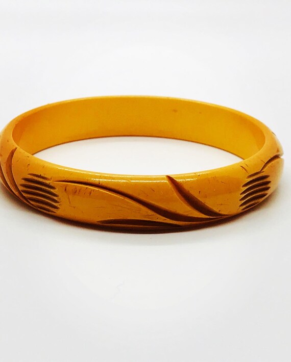 Vintage 1940’s Carved BakeLite Bangle Bracelet mus