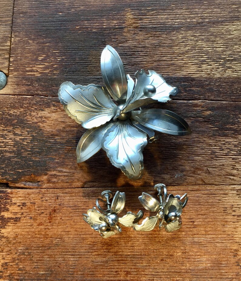Vintage floral Broach and Earrings Set.