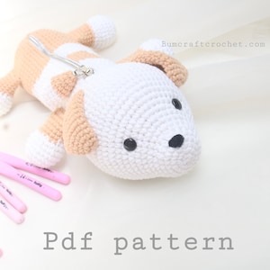 犬のペンケースのかぎ針編みパターン - Bumcraftcrochet.com による犬のかぎ針編みケースの編み方チュートリアル
