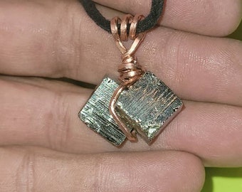 pyrite in hand-hammered copper 14g