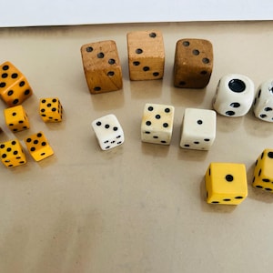 Set of 16 Vintage Dice
