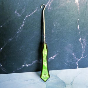 Vintage Art Deco Button Hook – Green Celluloid Handle w/ Blue Inlay – Antique Glove Hook Tool – 1920s Dressing Aid
