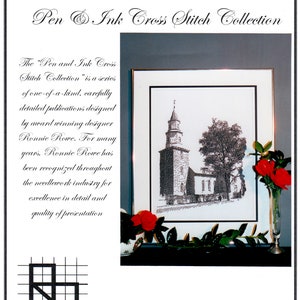 Op de afbeelding: Een zwart-wit kruissteekpatroon van de Bruton Parish Church in Williamsburg, Virginia. Het patroon maakt deel uit van de "Pen and Ink Cross Stitch Collection", ontworpen door Ronnie Rowe. De afbeelding bevat de contactgegevens van de ontwerper.