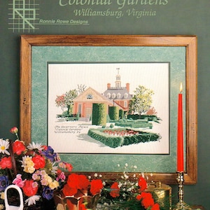 Governor&#39;s Palace (Colonial Gardens) - Williamsburg, VA. Gardens trimmed to perfection!