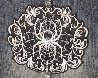 Gothique Toile d’araignée Fer sur patch, Broderie, Baroque, Goth, Halloween, Toile d’araignée, Phobie, Arachnide, Araignée, Effrayant, Noir et blanc