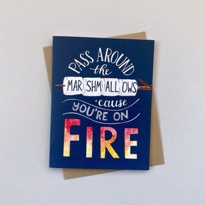 Faites circuler les guimauves parce que vous êtes en feu | carte de remise des diplômes drôle | carte de félicitations | Carte Faire un excellent travail