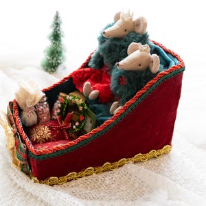Miniature Sleigh for Maileg Mice, Christmas Sleigh Ride , Magical Sleigh Ride , Miniature accessories