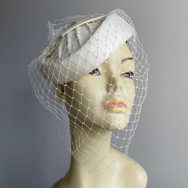 Chapeau de mariée ou de mariage en voile vintage pour femme en ivoire