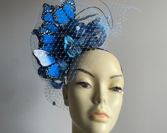 Diadema tocado de mariposa monarca azul, blanca y negra de Ms Lyall Millinery Cocktail Hat