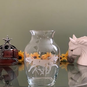 Clear Glass Flower Vase Laser Engraved With A Horse and Foal, Etched Floral Centerpiece, Horse Lover Gift, Farmhouse Décor, Housewarming