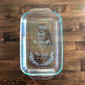 Custom Etched Pyrex Casserole Dish With Lid Mothers Day Engagement Housewarming Wedding Bridal Shower Graduation Birthday Gift for Her